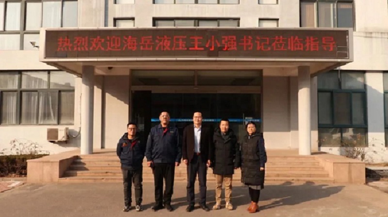 2月16日下午，上海海岳液壓機(jī)電工程有限公司黨委書(shū)記王小強(qiáng)一行至力克川液壓參觀交流。.jpg
