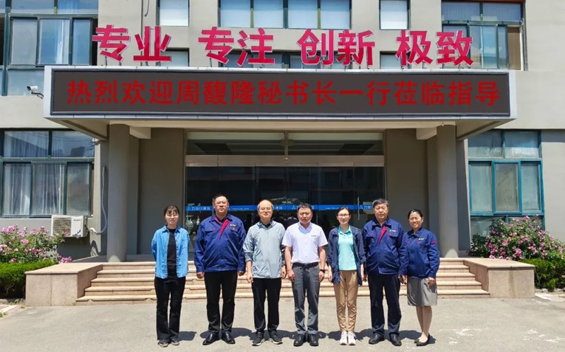 1741239092835243.jpg 中國工程機械工業(yè)協(xié)會設備管理與維修分會秘書長周馥隆一行蒞臨力克川液壓參觀指導1.jpg